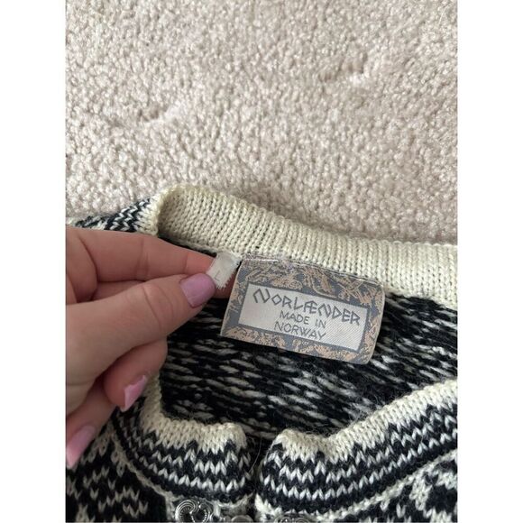 Norlender Wool Cardigan Size L Pewter Button Front Cream Black Red - Picture 3 of 11